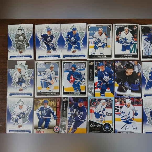 Toronto Maple Leafs 26 Card Lot (Matthews, Marner, Nylander) - Picture 2 of 5